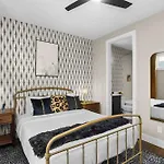 Holiday home Iconic Ryman Revival - Pews Murals & Karaoke Nashville