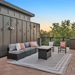 New Bright Modern Townhome With Rooftop & Garage Holiday home *