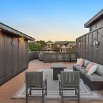 New 2 Luxe Townhomes With Rooftops Sleeps 24
