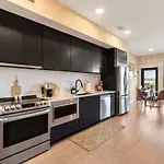 Apartment Lovely River View Walk To Downtown Has Garage And Balcony *