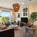 Lovely River View Walk To Downtown Has Garage And Balcony *