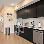 Apartment Lovely River View Walk To Downtown Has Garage And Balcony *