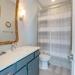 Holiday home Cultured Coach - Music Row - Mins To Downtown *