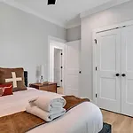 Holiday home Ensemble-4 Unit Combo-8 Mins To Broadway Nashville
