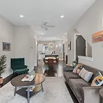 Chic Near Downtown Sleeps 14 * Nashville