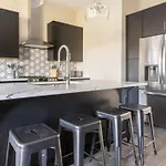 Holiday home Rooftop Views 4br 4ba 7 Beds Near Broadway Nashville