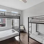 Chic Near Downtown Sleeps 14 Holiday home Nashville