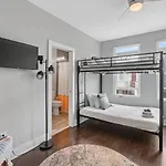 Chic Near Downtown Sleeps 14 *