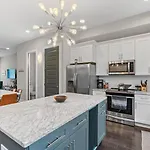 Chic Near Downtown Sleeps 14 * Nashville