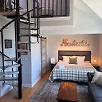 Walk To Broadway - Free Gated Parking - Cozy Condo