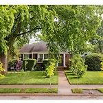 Cozy Duplex, 4 Beds, Near Downtown