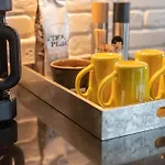 121 Hotel By Avantstay