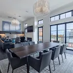 Hotel 121 By Avantstay 4*