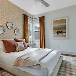 The Wade - Minutes To The Gulch & 12 South Nashville