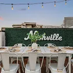 The Wade - Minutes To The Gulch & 12 South Nashville