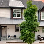 Waverly By Avantstay Nashville-Inspired Townhome W Luxury Kitchen Pool Table