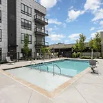 Flora - Odyssey - Heart Of Midtown Holiday home *