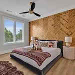 Ensemble-4 Unit Combo-8 Mins To Broadway Holiday home Nashville