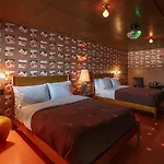 The Dive Motel And Swim Club