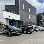 Sleeps 24 2 Units Mins To Downtown Outrider By Avantstay