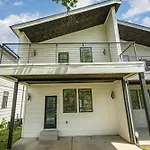 Riff & Rest - 2 Stylish Homes - Mins To Germantown