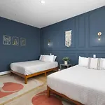 Sleeps 16 Two Side By Side Only 3 Miles Broadway Holiday home Nashville