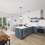 Sleeps 16 Two Side By Side Only 3 Miles Broadway
