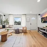 Cozy Ranch Retreat-large Deck & Yard-10 Mins To Downtown Holiday home