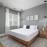 Sleeps 16 Two Side By Side Only 3 Miles Broadway Holiday home *