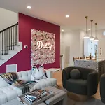 Cumberland Social I Rooftop Hot Tub!