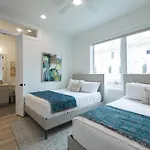 Cumberland Social I Rooftop Hot Tub!