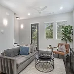 Holiday home Cypress - Private Rooftop Patio - Mins To Broadway *