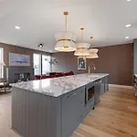 The Chestnut - Brand New Rooftop Skyline Views