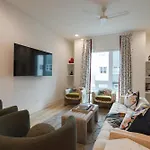 Cumberland Social I Rooftop Hot Tub!