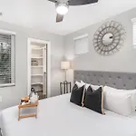 Cypress - Private Rooftop Patio - Mins To Broadway Holiday home *