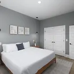 Holiday home Sleeps 16 Two Side By Side Only 3 Miles Broadway *