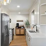 Cozy Ranch Retreat-large Deck & Yard-10 Mins To Downtown Holiday home Nashville