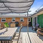 Cozy Ranch Retreat-Large Deck & Yard-10 Mins To Downtown