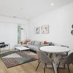 Sleeps 16 Two Side By Side Only 3 Miles Broadway