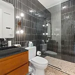 Holiday home The Ashford - Brand New Gem Walk To Weho