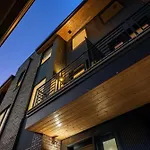 The Chestnut - Brand New Rooftop Skyline Views