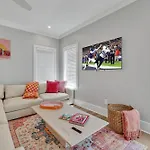 Alto-Private Rooftop Deck-8 Mins To Broadway