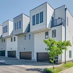 10M To Dt-Hottub/Pool Tb/Karaoke -Johnny Cash Hm