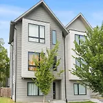 Stylish 4Br - Rooftop Deck Near Downtown