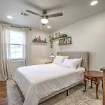 Dream Sylvan Park 4 Bed 3 Bath, Lush Outdoor Area Holiday home *