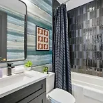 Holiday home Showboat Vibes Murals Karaoke Stage Free Parking