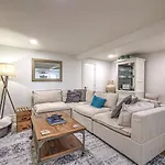 Dream Sylvan Park 4 Bed 3 Bath, Lush Outdoor Area