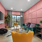 Walk To Broadway- Pool & Cabanas-Luxury Suite