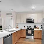 Grand Palace Pool Gym Parking Apartment Nashville