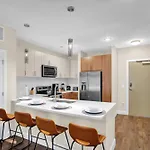 Apartment Grand Palace Pool Gym Parking Nashville